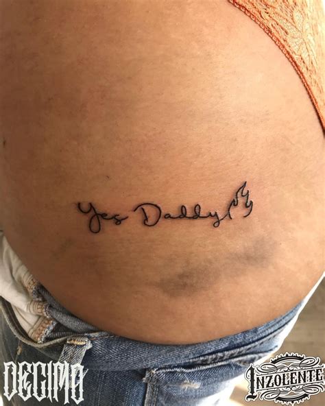 Tatuajes en la pompa mujer